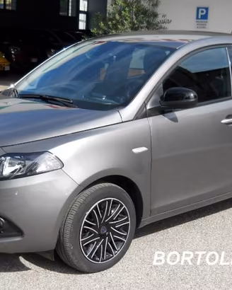 LANCIA Ypsilon 1.0 FIREFLY 27.000 KM HYBRID GOLD