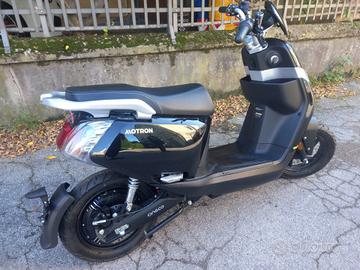 SCOOTER ELETTRICO MOTRON WHIZZ 50cc