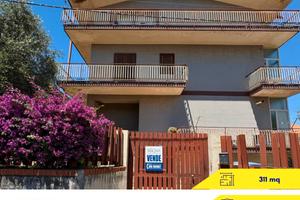 GRAVINA villa ideale per 2 famiglie