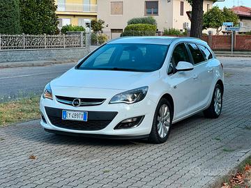 Opel astra  tourer 1.4 benzina gpl valido 2035