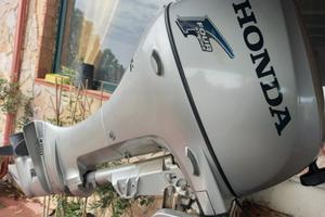 Barca in alluminio con motore