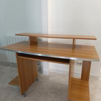 Scrivania da ufficio o cameretta 