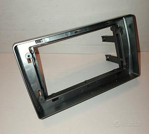 Mascherina stereo doppio din da 9 pollici