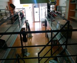 Locale commerciale in centro con ampio garage
