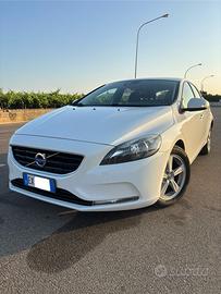 Volvo V40 D2