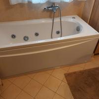 Vasca idromassaggio e sanitari