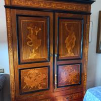 Credenza intarsiata antica