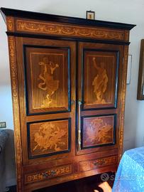 Credenza intarsiata antica