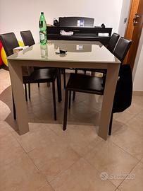 tavolo cristallo e 5 sedie
