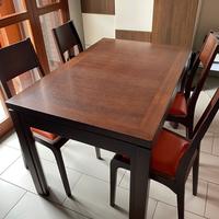 Tavolo e 4 sedie in legno rovere