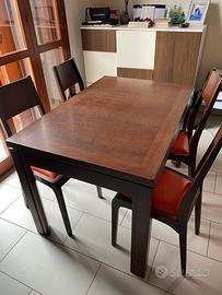 Tavolo e 4 sedie in legno rovere