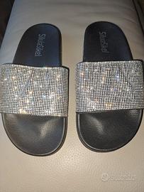 Ciabatta gomma nera con fascia e brillantini. N.37