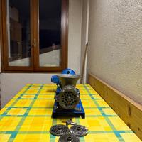 Tritacarne elettrico per salumi 220V usata