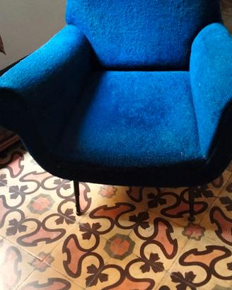 Poltrona in lana bouclé azzurro elettrico anni 70