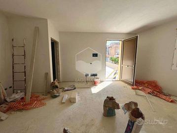 Casa singola ristrutturata e con posto auto