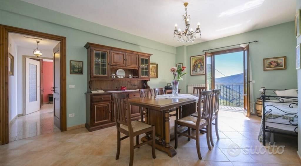Rustico / Casale di 98 m² con 4 locali e box auto - Vista 5