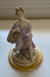 Donna con cesto di fiori Capodimonte