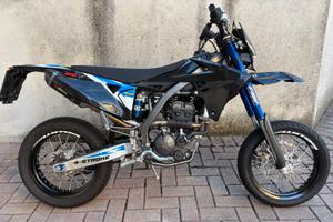Moto 125 Motard Sukuzi Valenti Racing 2024 125RM