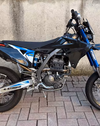 Moto 125 Motard Sukuzi Valenti Racing 2024 125RM