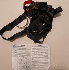 Imbrago di sicurezza e cintura da arrampicata.