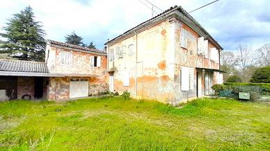 Casa indipendente di 372 m² con più di 5 locali a 