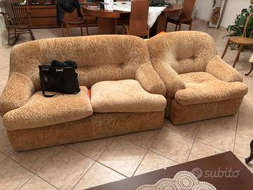Divano 3 posti, divano 2 posti e poltrona.