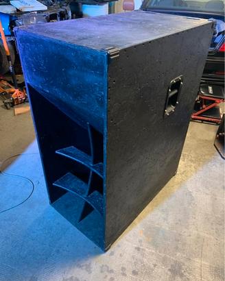 Box subwoofer 18”