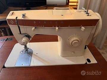 Macchina da cucire d’epoca SINGER 368 con mobile