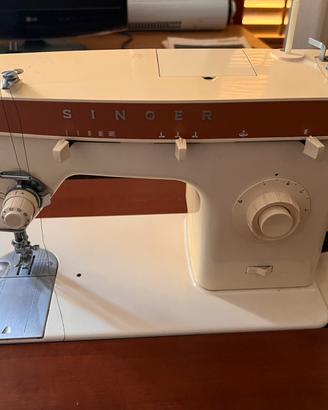 Macchina da cucire d’epoca SINGER 368 con mobile