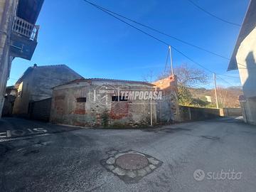 RUSTICO CON GIARDINO A LEVONE