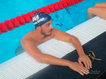 Istruttore di nuoto per bambini, ragazzi ed adulti