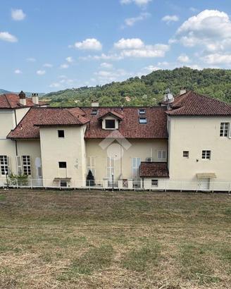 3 LOCALI A GASSINO TORINESE