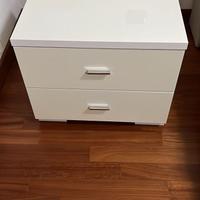 Comodini bianchi da camera da letto