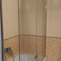 vasca con vetri sopra vasca 