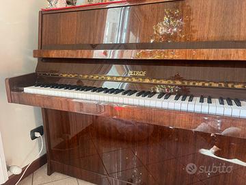 Pianoforte a muro Petrof