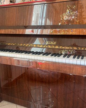 Pianoforte a muro Petrof