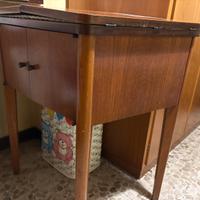 Mobile per macchina da cucire necchi