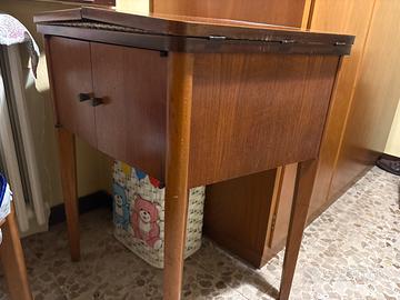 Mobile per macchina da cucire necchi