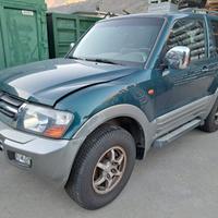 Ricambi vari Mitsubishi Pajero 3.2 DI-D del 2002