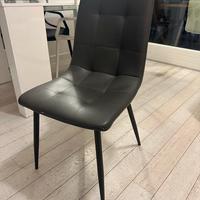 Coppia di sedie grigio nere