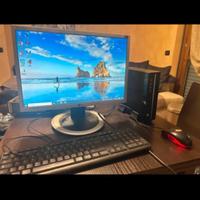 Pc fisso piccolo + monitor