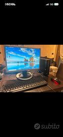 Pc fisso piccolo + monitor