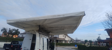 Tenda per per ambulanti su furgone motorizzata