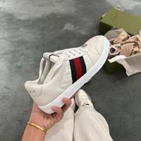 Un paio di scarpe da ginnastica Gucci Screener