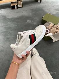 Un paio di scarpe da ginnastica Gucci Screener