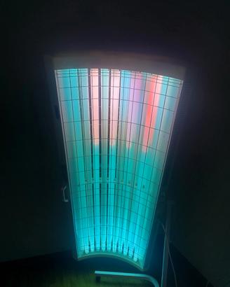 lampada abbronzante più piscina 