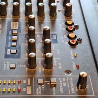 MIXER YAMAHA MX12/4 CON EFFETTI