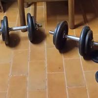 2 panche reclinabili, manubri, bilanciere e dischi