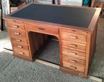 SCRIVANIA ‘CATTEDRA’ DA CENTRO