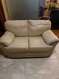 divano in pelle beige
